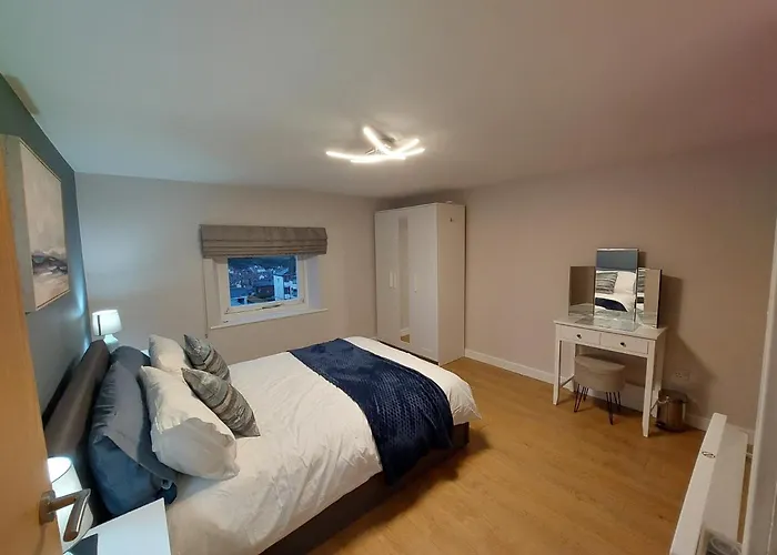 Abbey View Apartment *