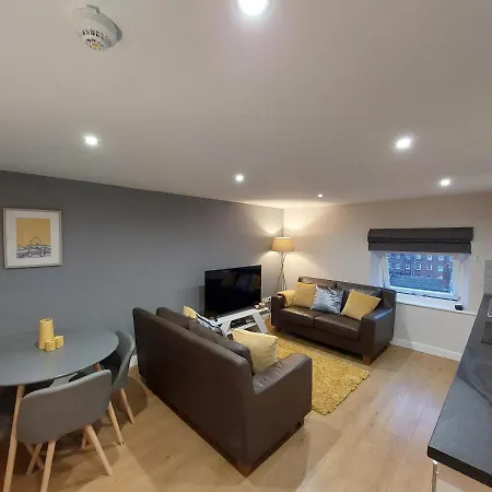 Abbey View Apartment *