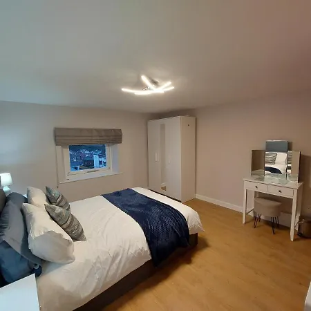 Abbey View Apartment *